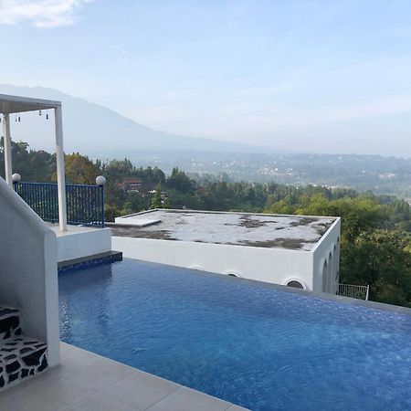 Villa Blue Door, Puncak Pondok Cipaseban Exterior foto